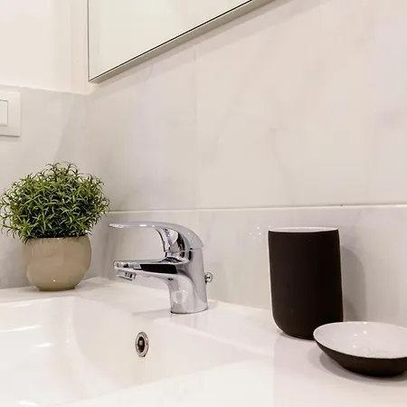 Apartment Susa - 200mt Porta Susa, Wifi, Smart Working Turin